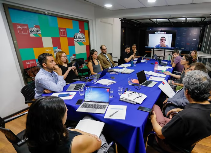 La Tercera | Vicedecano participa de mesa para mejorar el Sistema de ...