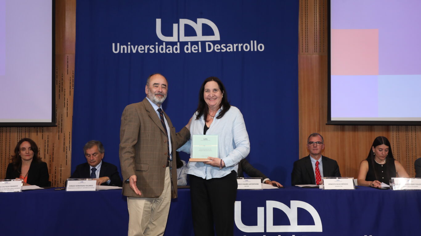 Facultad de Educación UDD distingue a sus Profesores Excelencia 2024