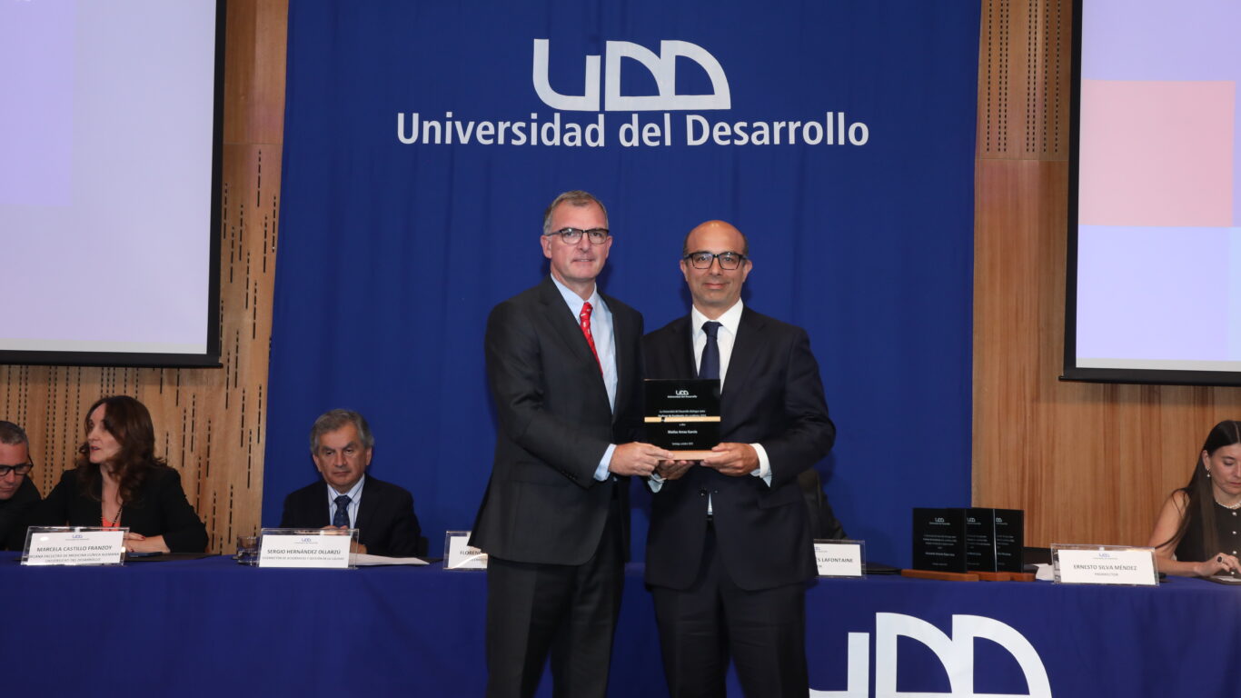 Facultad de Educación UDD distingue a sus Profesores Excelencia 2024